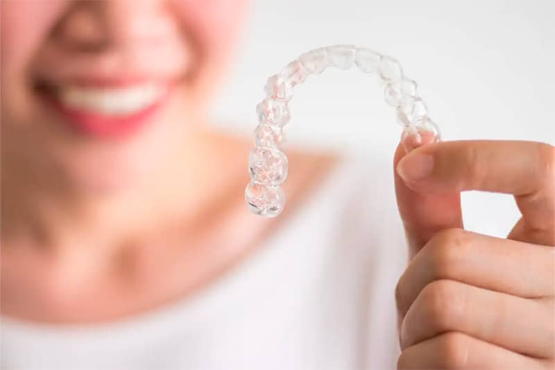 invisalign-si-he-tenido-brackets-peran
